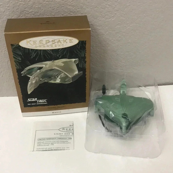 Hallmark Star Trek TNG U.S.S. Enterprise Blinking Light Keepsake Ornament - Picture 1 of 3